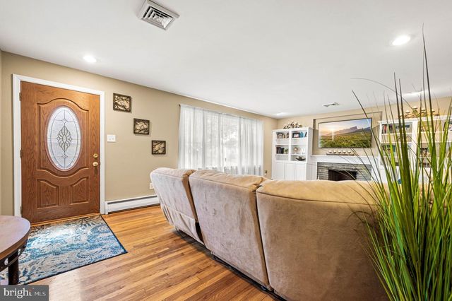 516 EVERGREEN AVE, Folsom, PA 19033