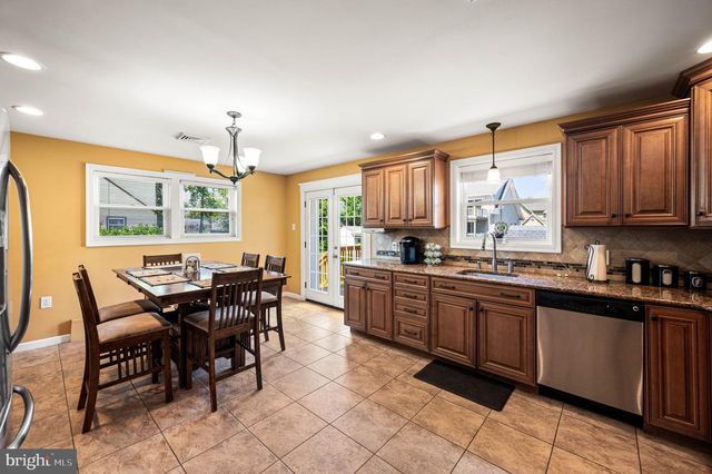 516 EVERGREEN AVE, Folsom, PA 19033