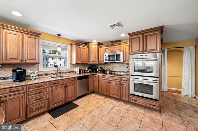 516 EVERGREEN AVE, Folsom, PA 19033