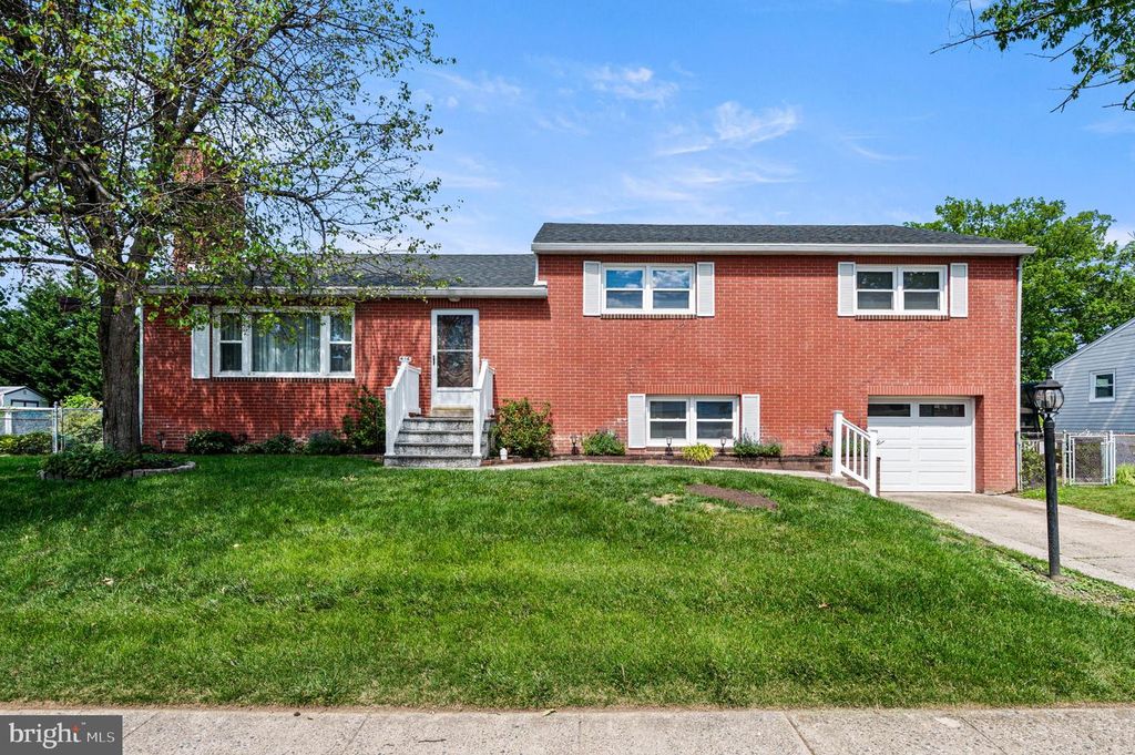 516 EVERGREEN AVE, Folsom, PA 19033