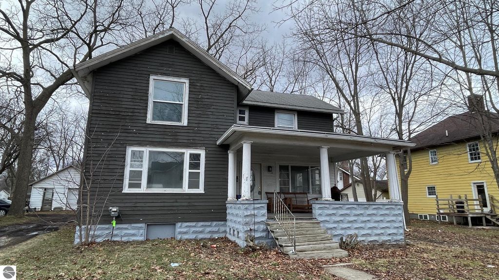 Image 1 of property listing at 108 S Pine, St Louis, MI 48880