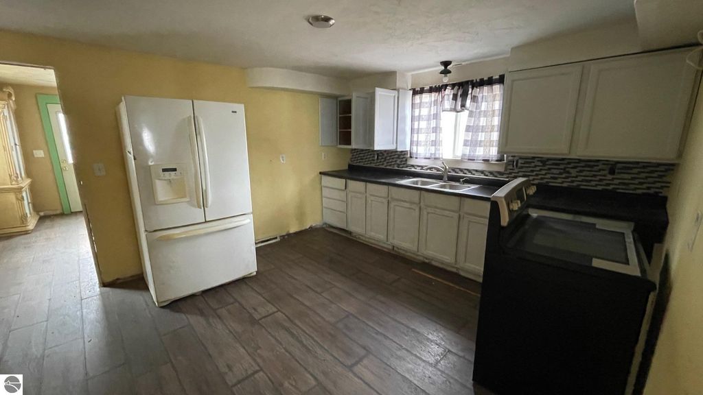 Image 14 of property listing at 108 S Pine, St Louis, MI 48880