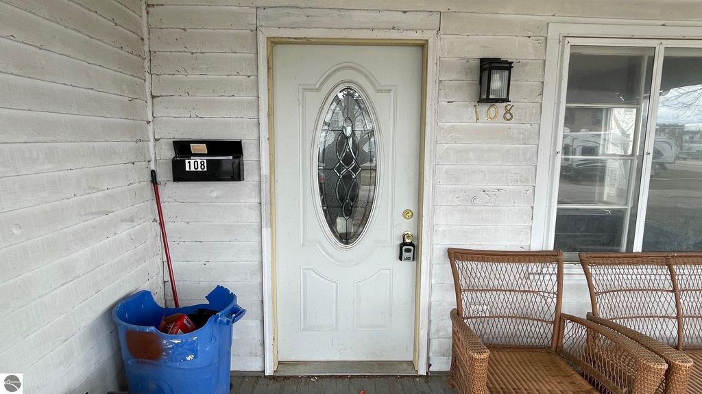 Image 8 of property listing at 108 S Pine, St Louis, MI 48880