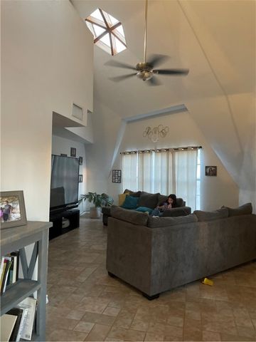 828 Stacie St, Kingsville, TX 78363