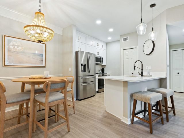 5168 NORTHRIDGE ROAD 102, Sarasota, FL 34238