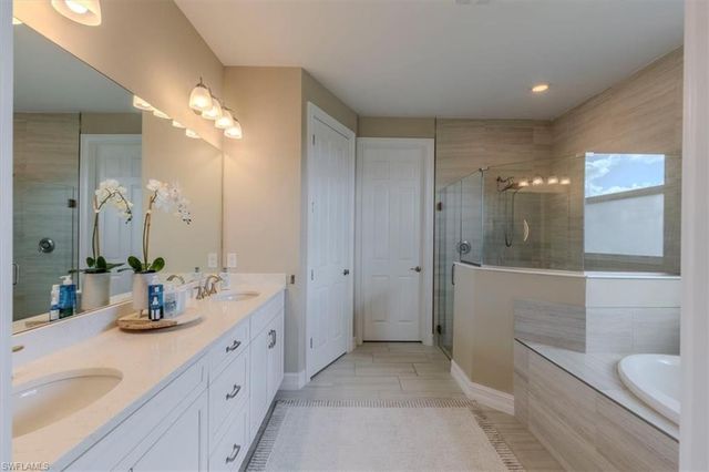 18750 Lake Hammock DR, Naples, FL 34114