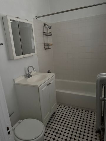 7755 N Sheridan Road 1, Chicago, IL 60626