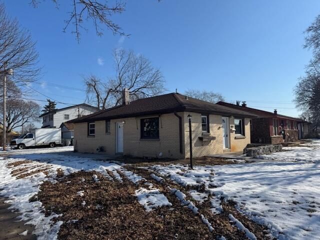 7720 W Bobolink AVENUE, Milwaukee, WI 53218