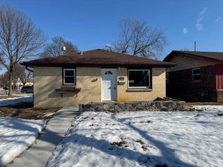 7720 W Bobolink AVENUE, Milwaukee, WI 53218