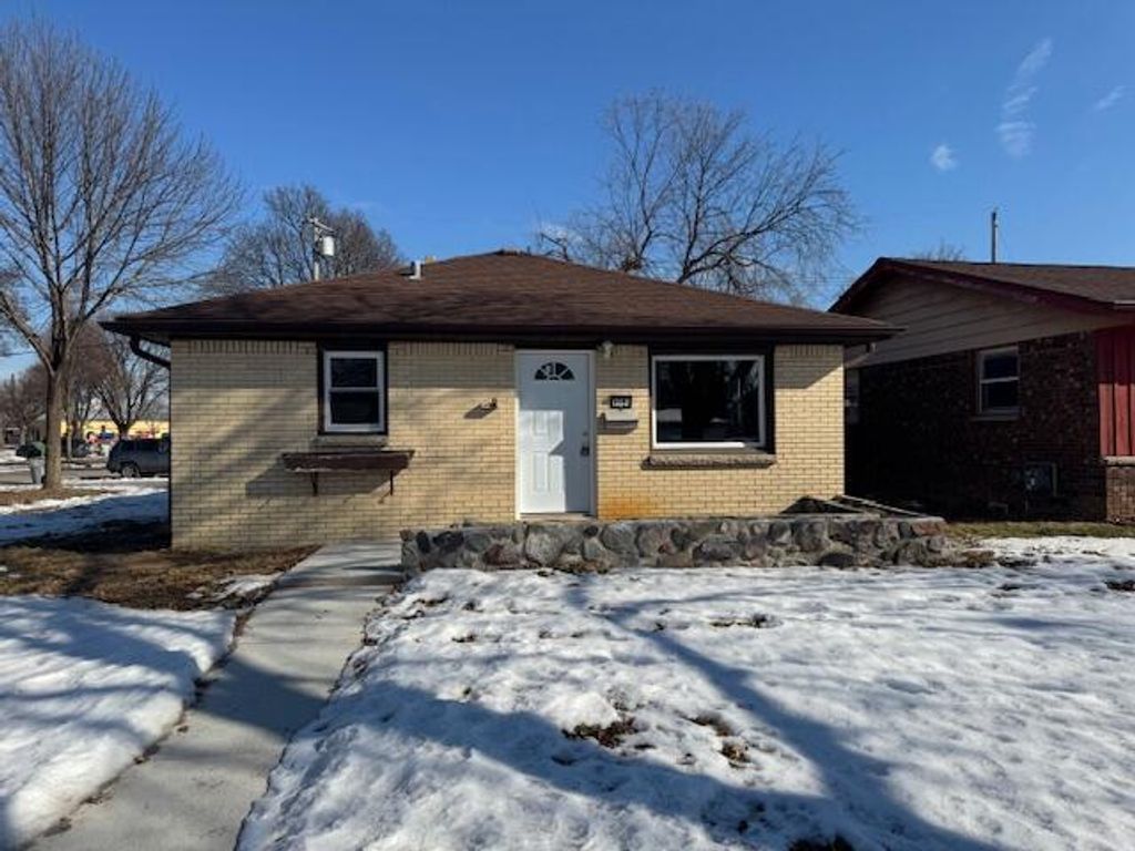7720 W Bobolink AVENUE, Milwaukee, WI 53218