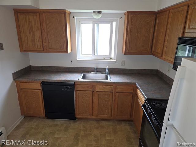 1101 Tienken Court 206, Rochester Hills, MI 48306