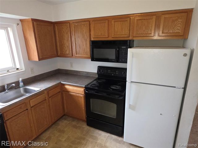 1101 Tienken Court 206, Rochester Hills, MI 48306
