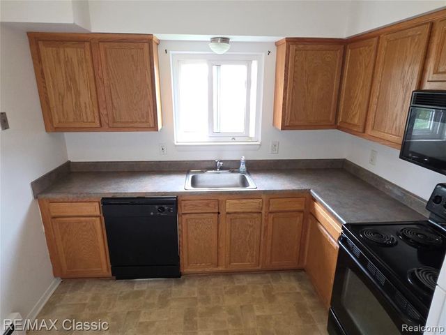 1101 Tienken Court 206, Rochester Hills, MI 48306