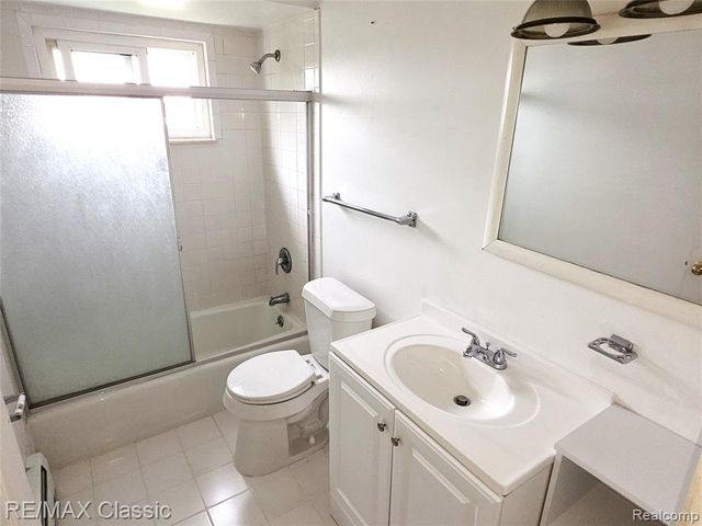 1101 Tienken Court 206, Rochester Hills, MI 48306