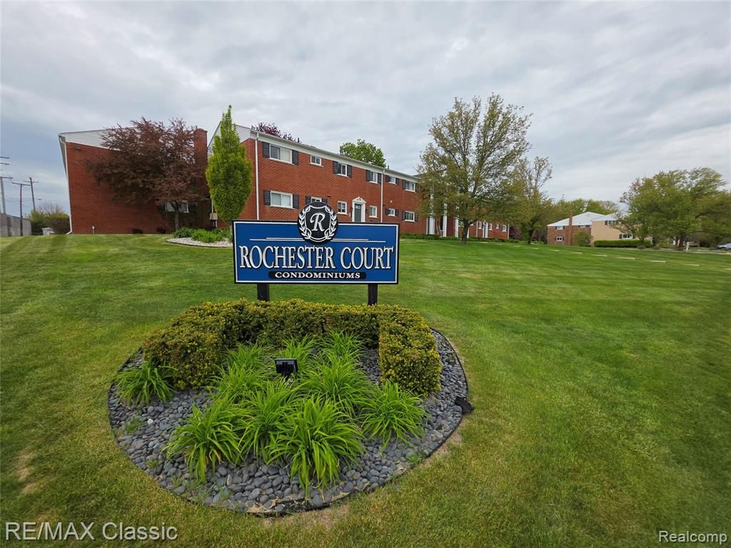 1101 Tienken Court 206, Rochester Hills, MI 48306