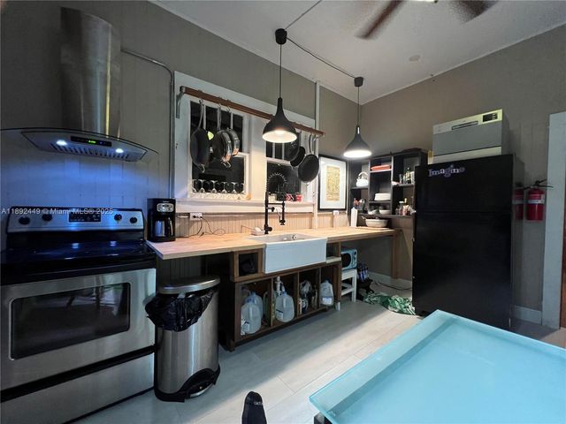 6810 Maynada St, Coral Gables, FL 33146