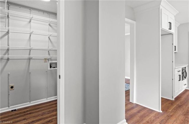 1650 W Clemmonsville Road, Winston-salem, NC 27127