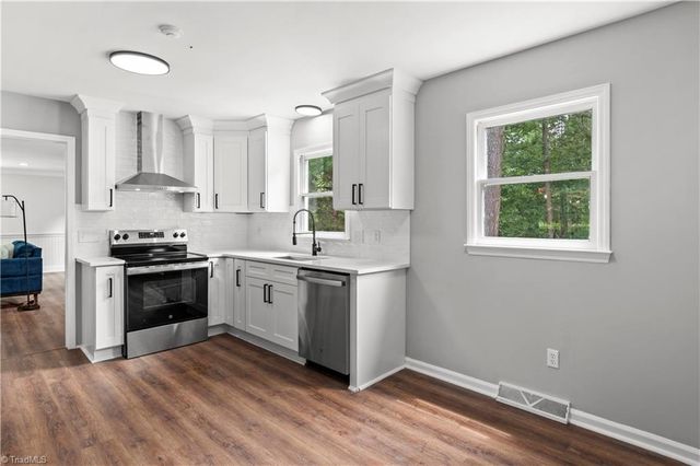 1650 W Clemmonsville Road, Winston-salem, NC 27127