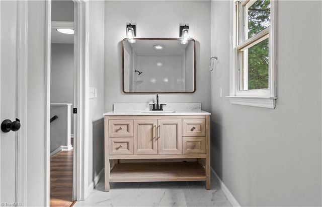 1650 W Clemmonsville Road, Winston-salem, NC 27127