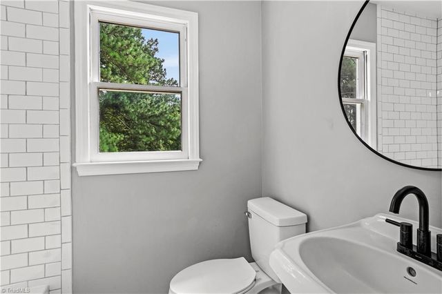 1650 W Clemmonsville Road, Winston-salem, NC 27127