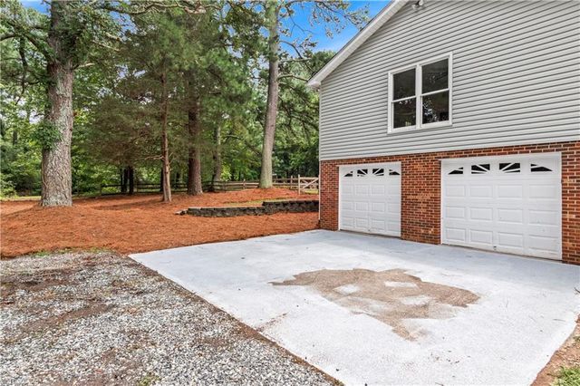 1650 W Clemmonsville Road, Winston-salem, NC 27127