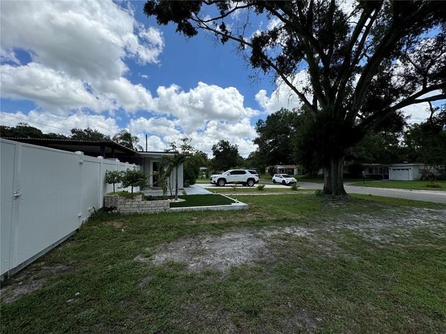 2702 CAMPUS HILL DRIVE, Tampa, FL 33612