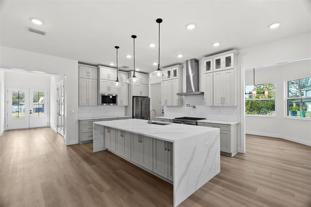 4009 W EUCLID AVENUE, Tampa, FL 33629