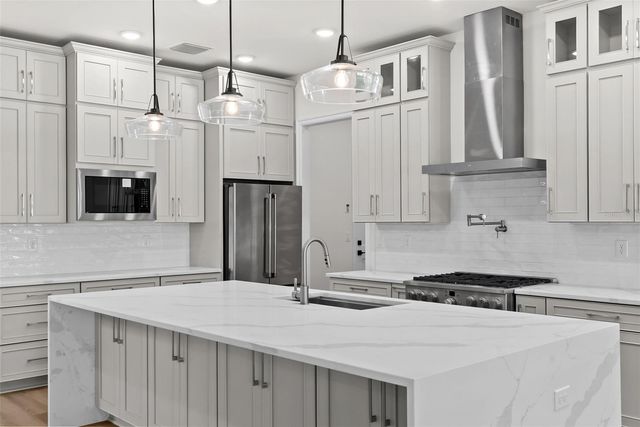 4009 W EUCLID AVENUE, Tampa, FL 33629