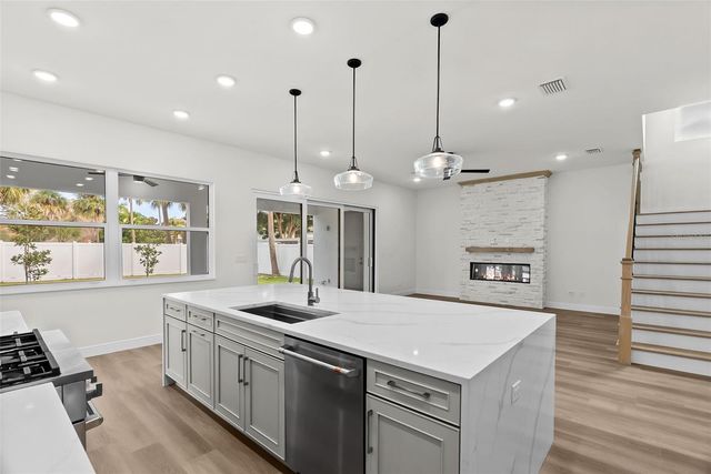 4009 W EUCLID AVENUE, Tampa, FL 33629