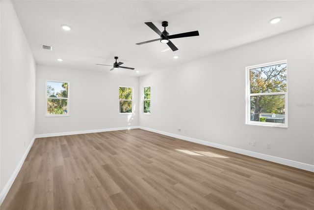 4009 W EUCLID AVENUE, Tampa, FL 33629