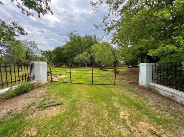 5910 SH-34, Oak Ridge, TX 75142
