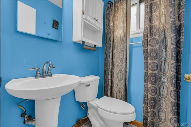 25150 Briarbank Avenue, Southfield, MI 48033