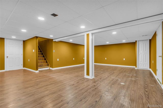 25150 Briarbank Avenue, Southfield, MI 48033