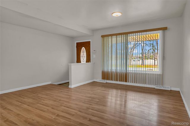 25150 Briarbank Avenue, Southfield, MI 48033