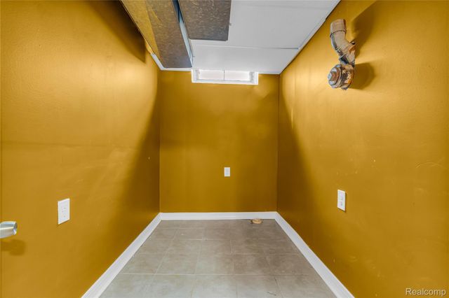 25150 Briarbank Avenue, Southfield, MI 48033