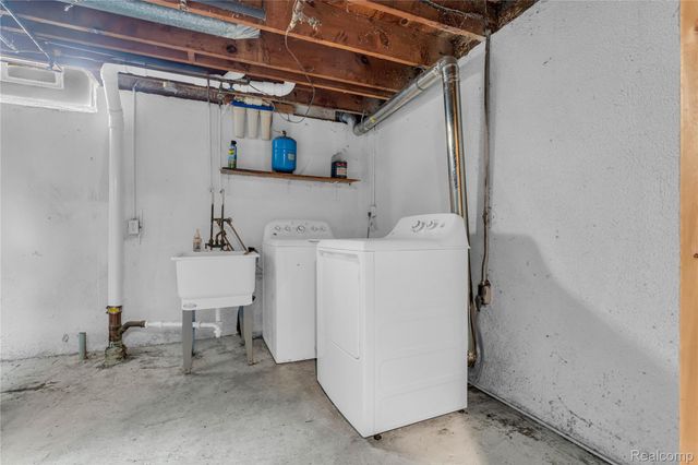 25150 Briarbank Avenue, Southfield, MI 48033