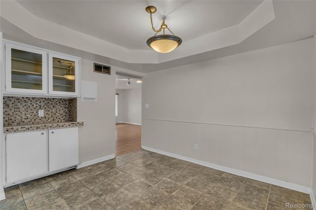 25150 Briarbank Avenue, Southfield, MI 48033