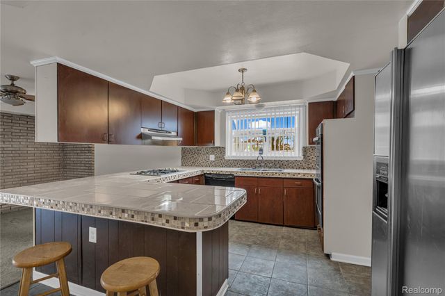 25150 Briarbank Avenue, Southfield, MI 48033