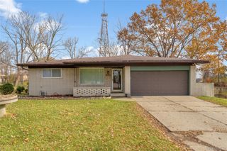 25150 Briarbank Avenue, Southfield, MI 48033