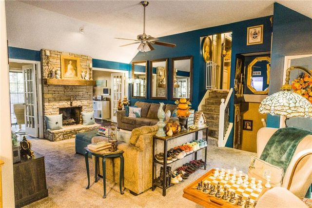 1513 NW Weatherstone Court, Blue Springs, MO 64015