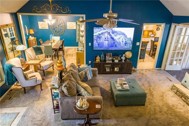 1513 NW Weatherstone Court, Blue Springs, MO 64015