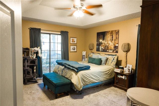 1513 NW Weatherstone Court, Blue Springs, MO 64015