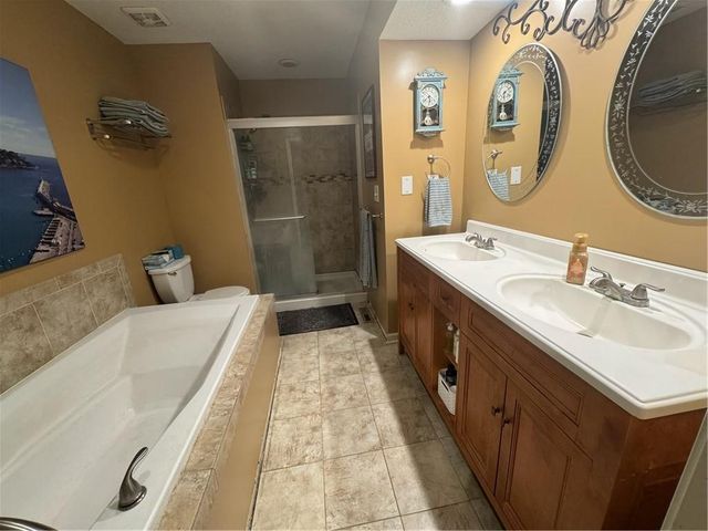 1513 NW Weatherstone Court, Blue Springs, MO 64015