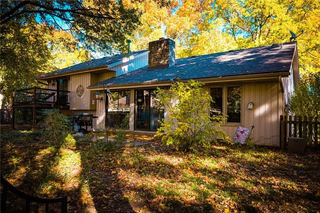 1513 NW Weatherstone Court, Blue Springs, MO 64015