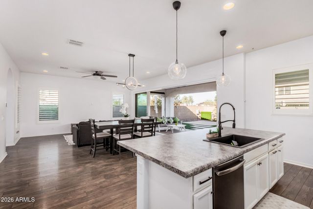 836 E Gary Lane, Phoenix, AZ 85042