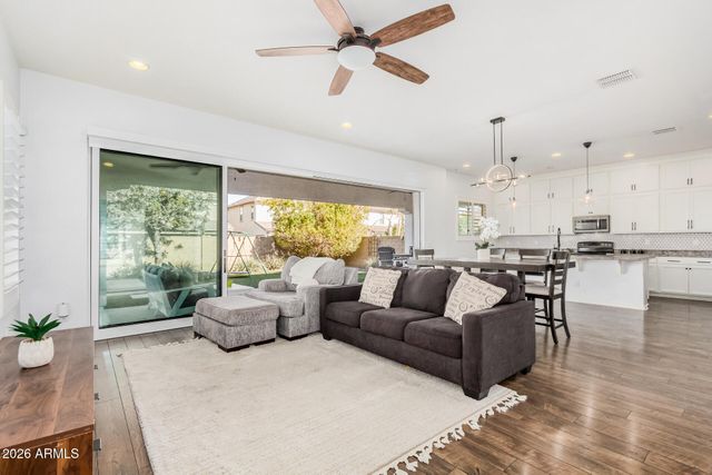 836 E Gary Lane, Phoenix, AZ 85042