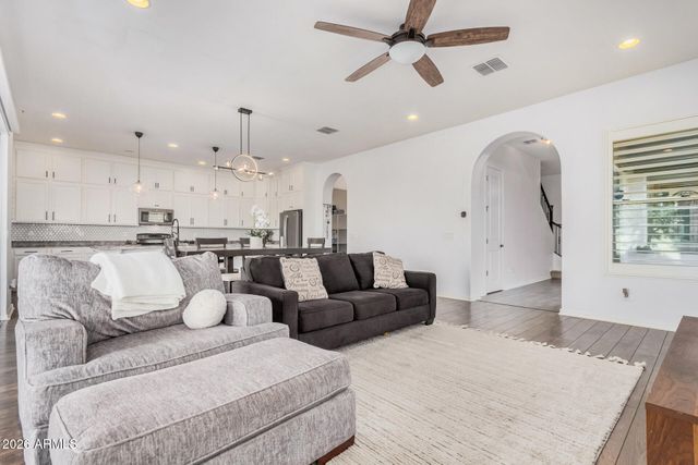 836 E Gary Lane, Phoenix, AZ 85042