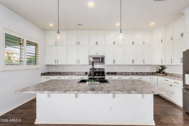 836 E Gary Lane, Phoenix, AZ 85042