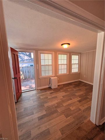 84 Madison LN N, Newport News, VA 23606