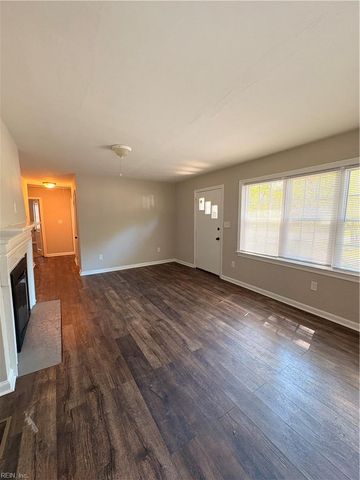 84 Madison LN N, Newport News, VA 23606